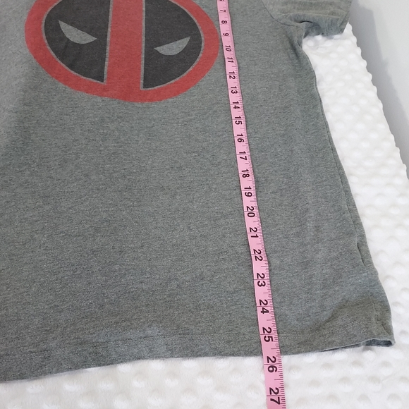 Deadpool Mens M T-Shirt Graphic Tee Old Navy Collectabilitees Short Sleeve Gray - Picture 6 of 12